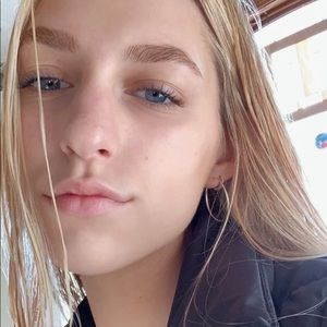 Meet your Posher, Amelia